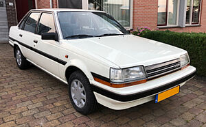 Nieuwsbericht Mengelers Automotive Limburg - Toyota Carina uit 1986