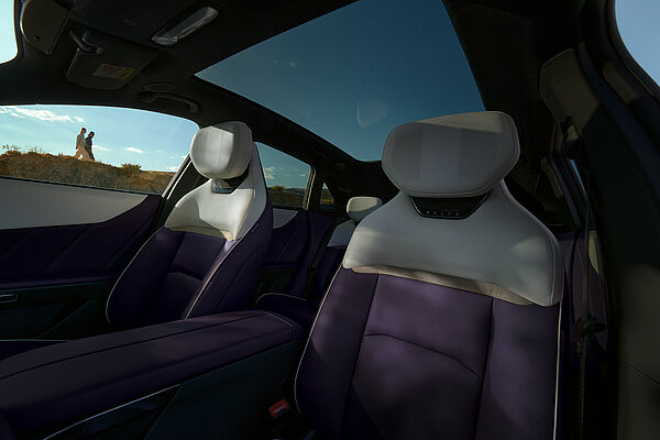 Mengelers Automotive Limburg - Mazda CX6e interieur