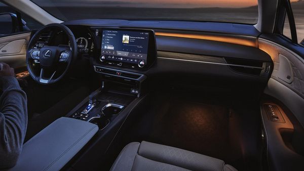 Lexus Sittard - Lexus RX interieur avond
